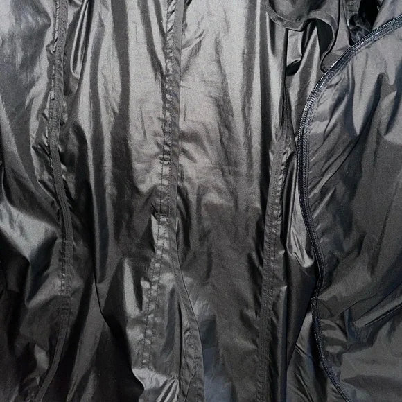 #29🎊Live 3/10/23 @7:30pm cst🖤Great Used Condition M Tumi Trench coat. - Picture 12 of 16